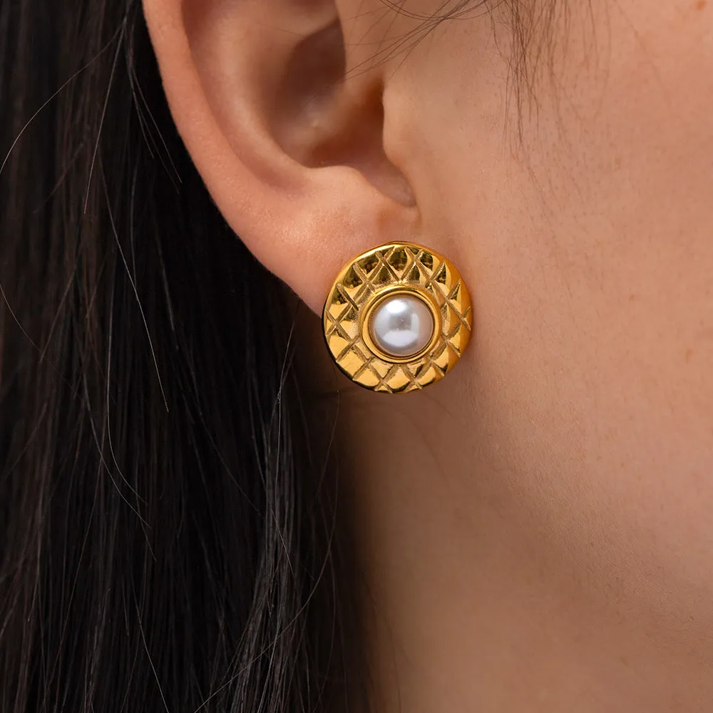 18K Gold Exquisite and Fashionable Diamond Pattern Inlaid Pearl Design Versatile Earrings
